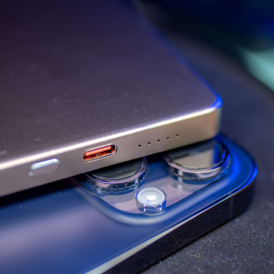 magnetic wireless power bank