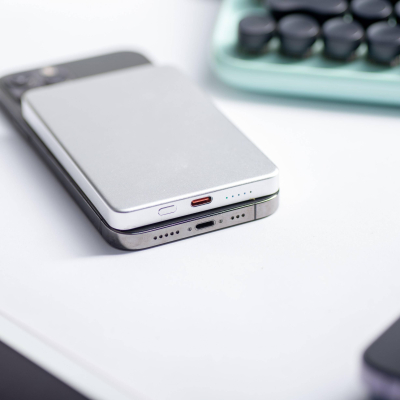 banco de energía inalámbrico magnético